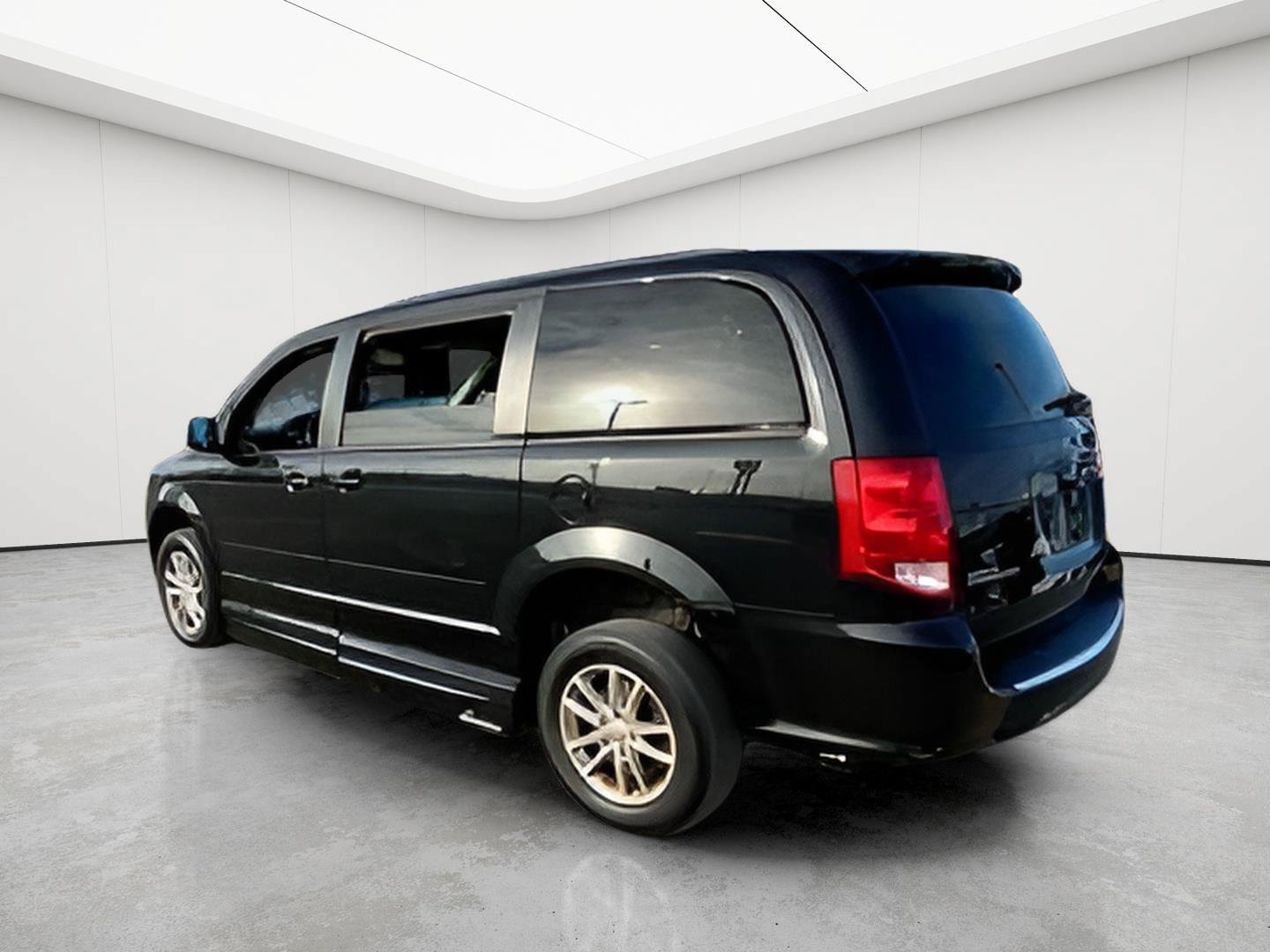 Used 2016 Dodge Grand Caravan SXT FWD image 23