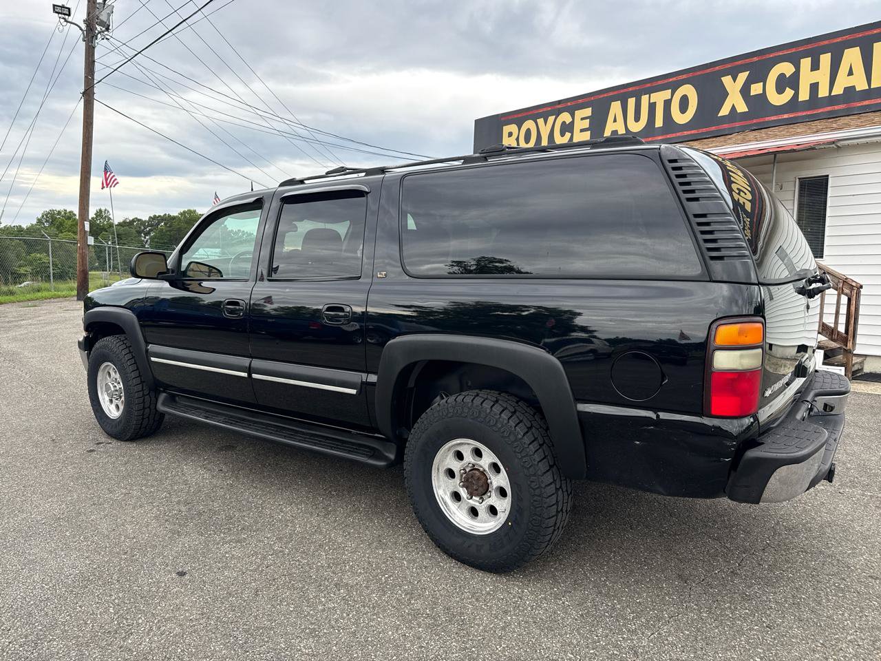 Used 2004 Chevrolet Suburban 2500 LT w/ Preferred Equipment Group AWD/4WD image 19