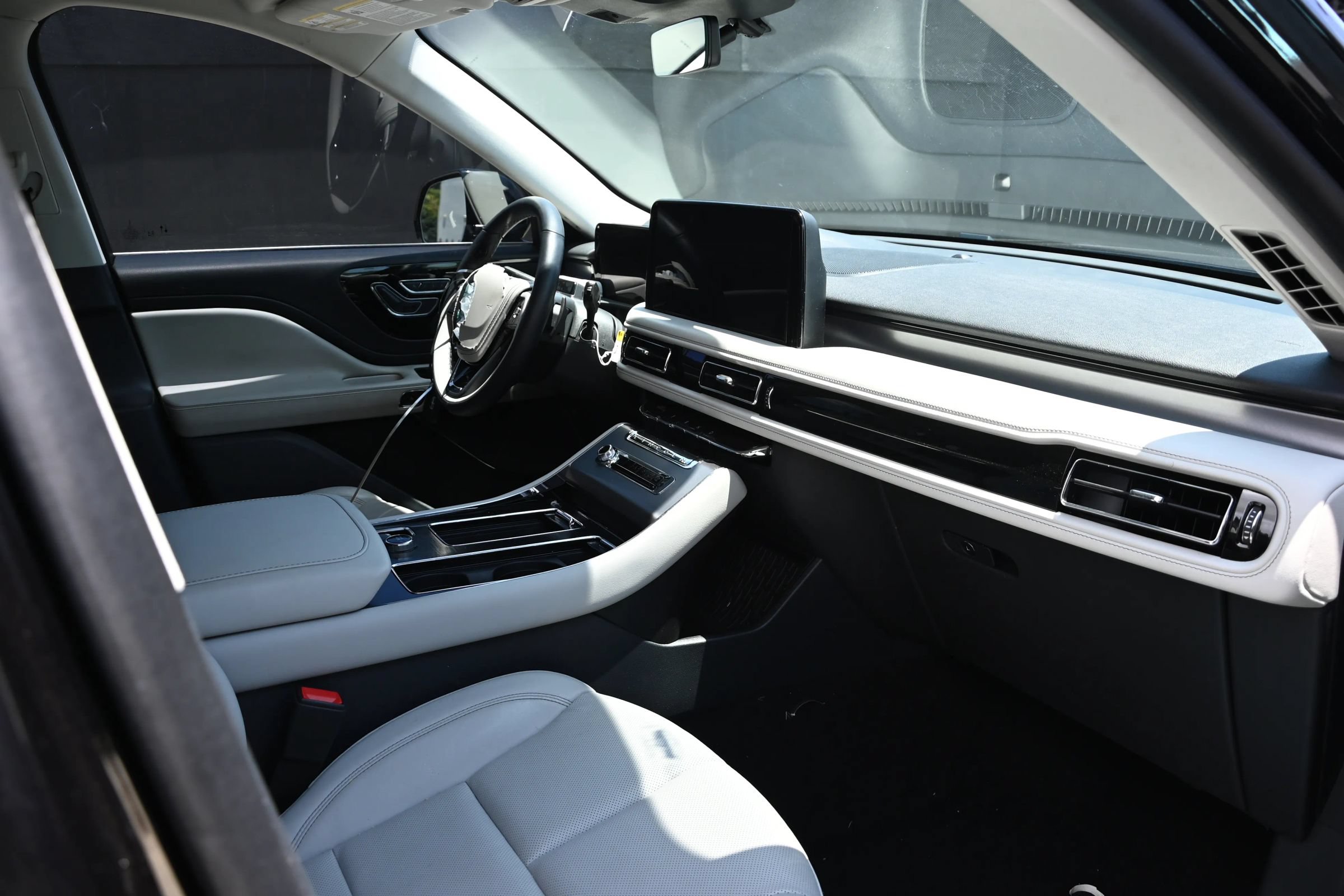 Used 2025 Lincoln Aviator 2WD image 13