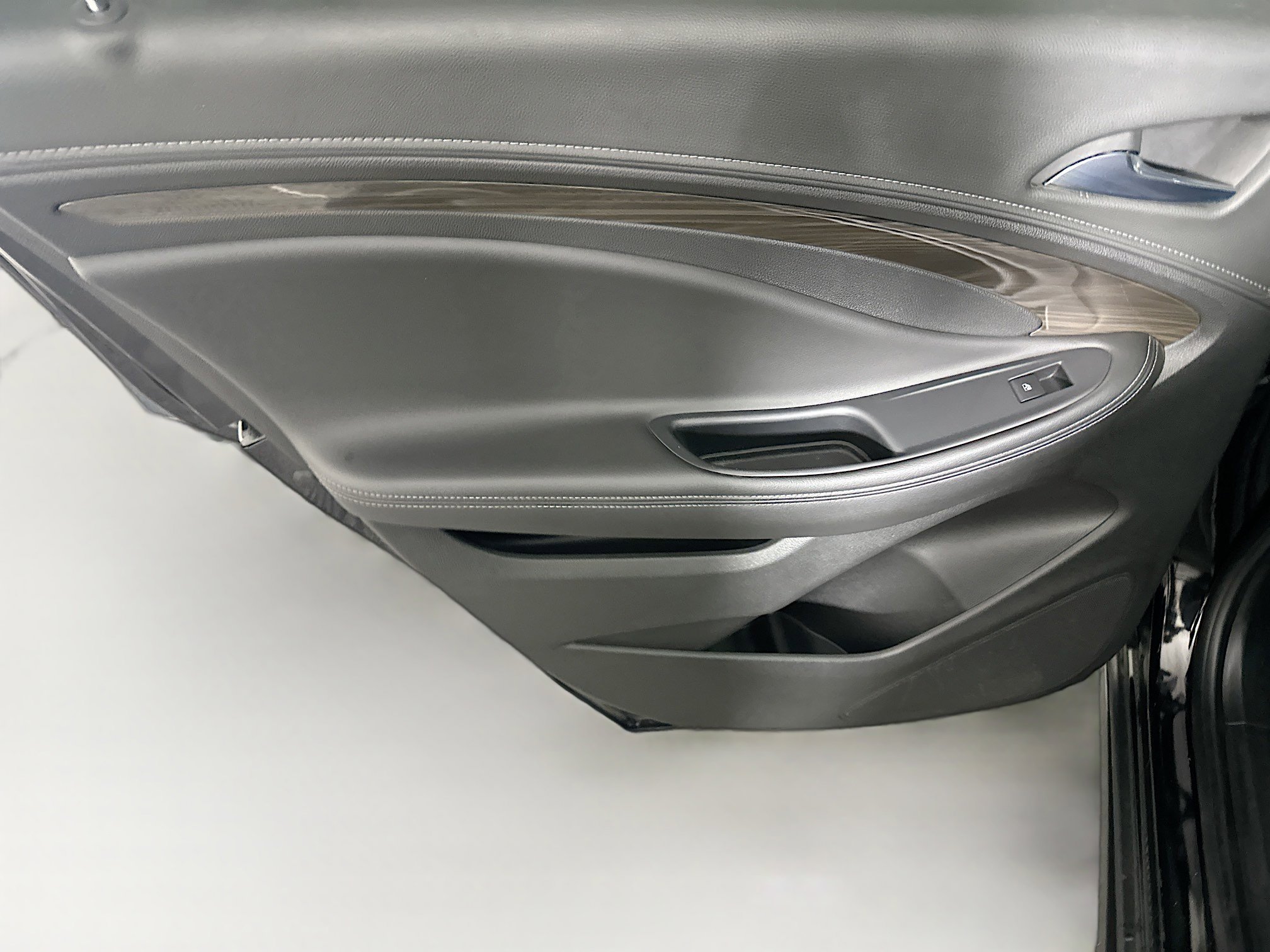 Used 2020 Buick Envision Essence image 26