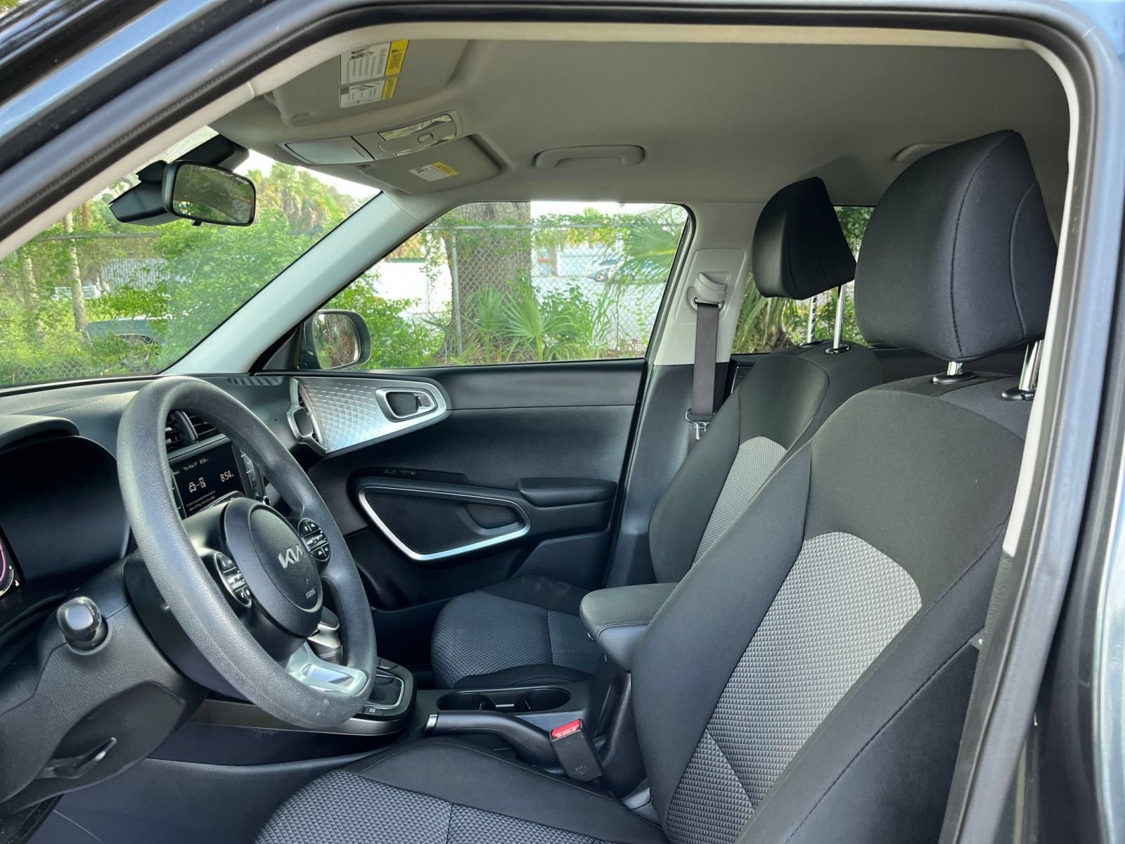 Used 2025 Kia Soul LX w/ LX Technology Package FWD image 24