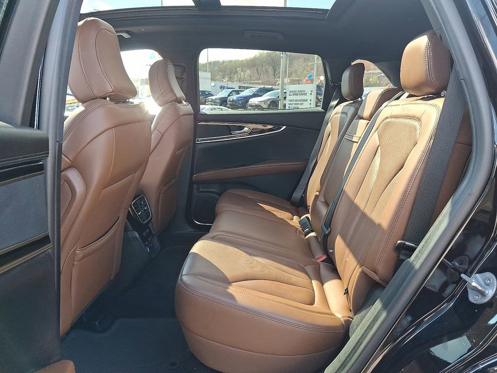 Used 2023 Lincoln Nautilus Reserve w/ Monochromatic Package AWD/4WD image 11