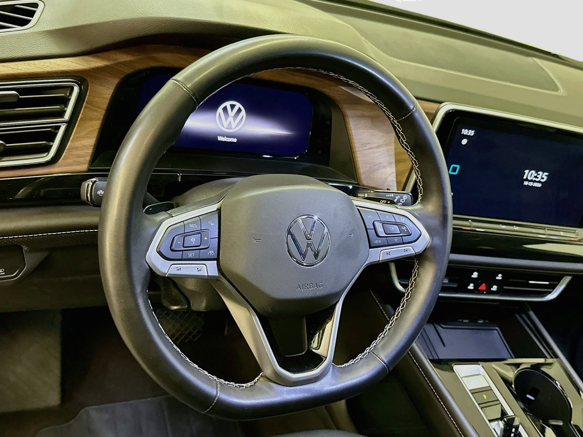 Used 2025 Volkswagen Atlas SE AWD/4WD image 18