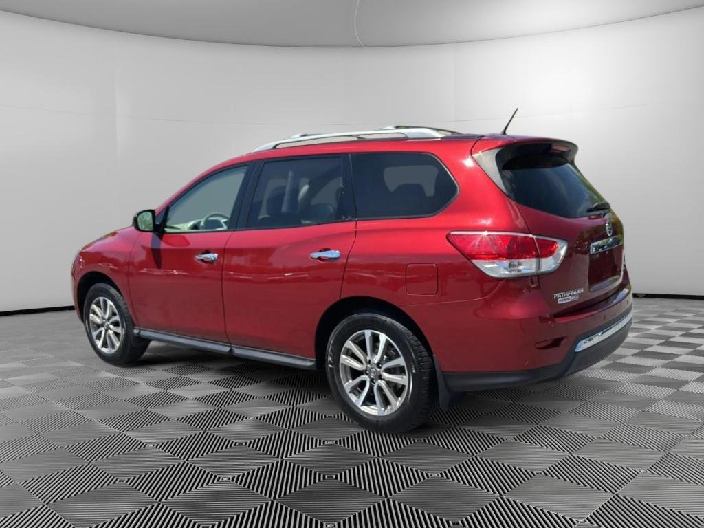 Used 2013 Nissan Pathfinder SV AWD/4WD image 3