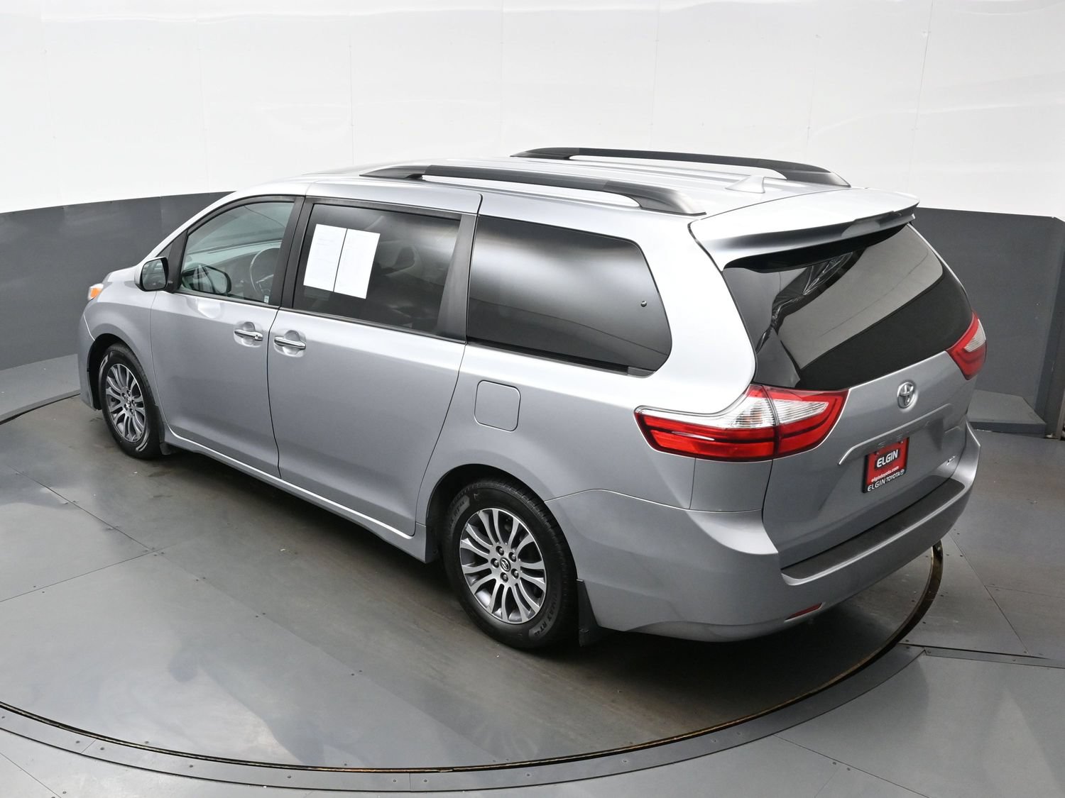 Used 2018 Toyota Sienna XLE FWD image 40