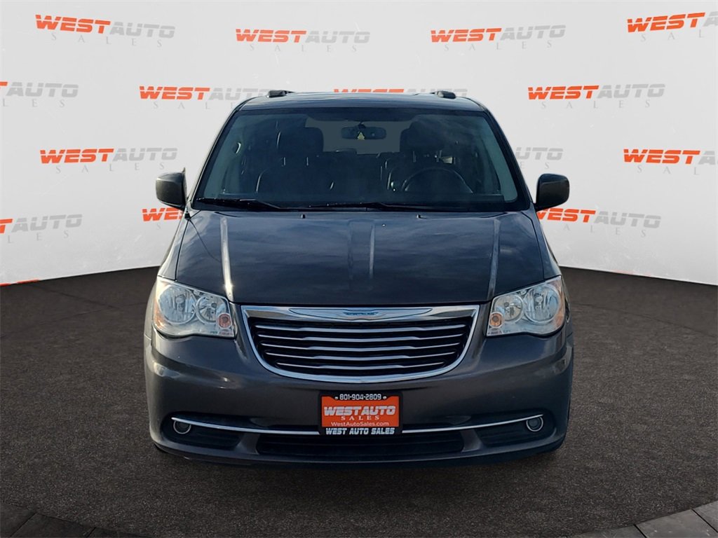 Used 2015 Chrysler Town & Country Touring image 8