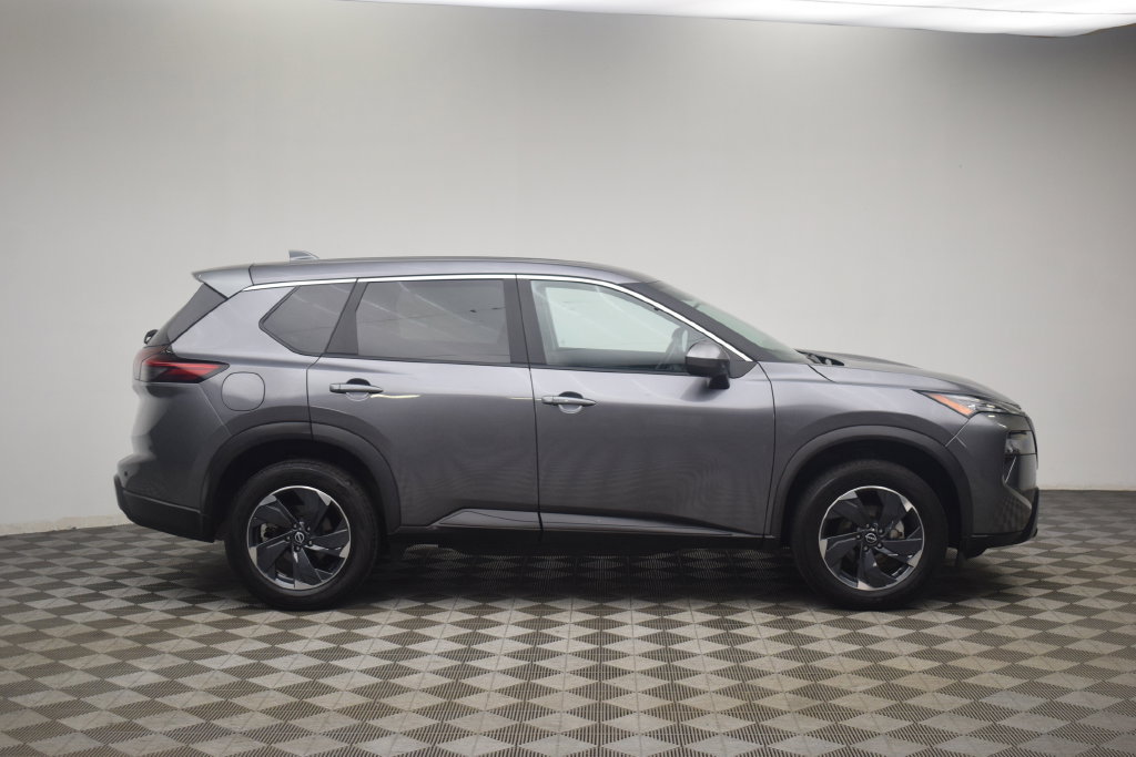 Used 2025 Nissan Rogue SV AWD/4WD image 9