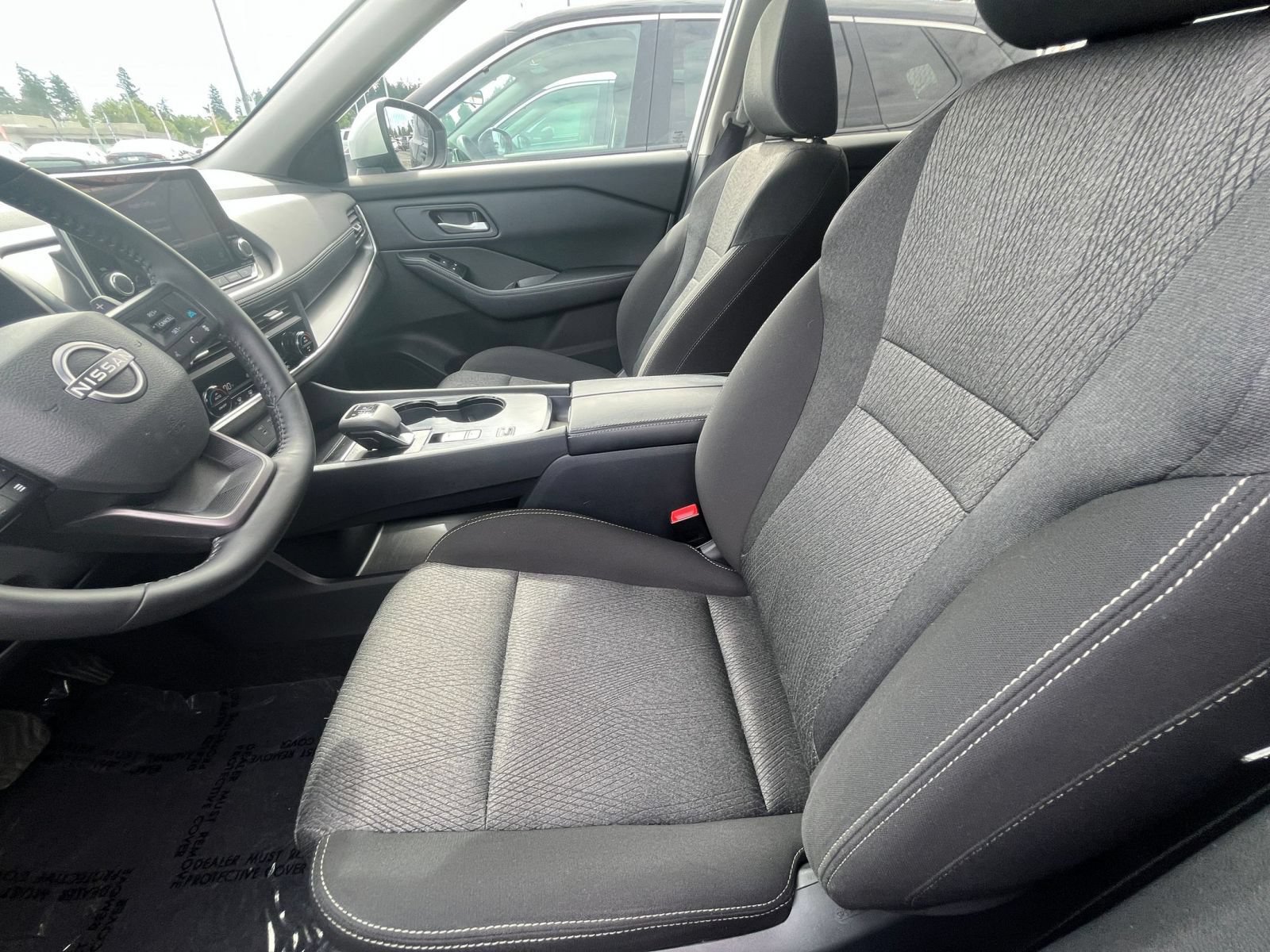 Used 2025 Nissan Rogue SV FWD image 29