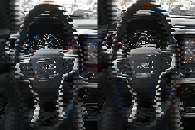 Used 2021 GMC Acadia SLT w/ Technology Package image 46