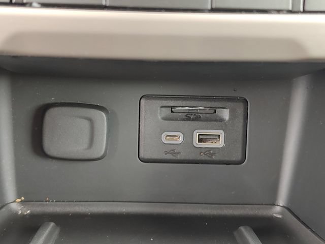 Used 2020 GMC Acadia Denali w/ Technology Package FWD image 17