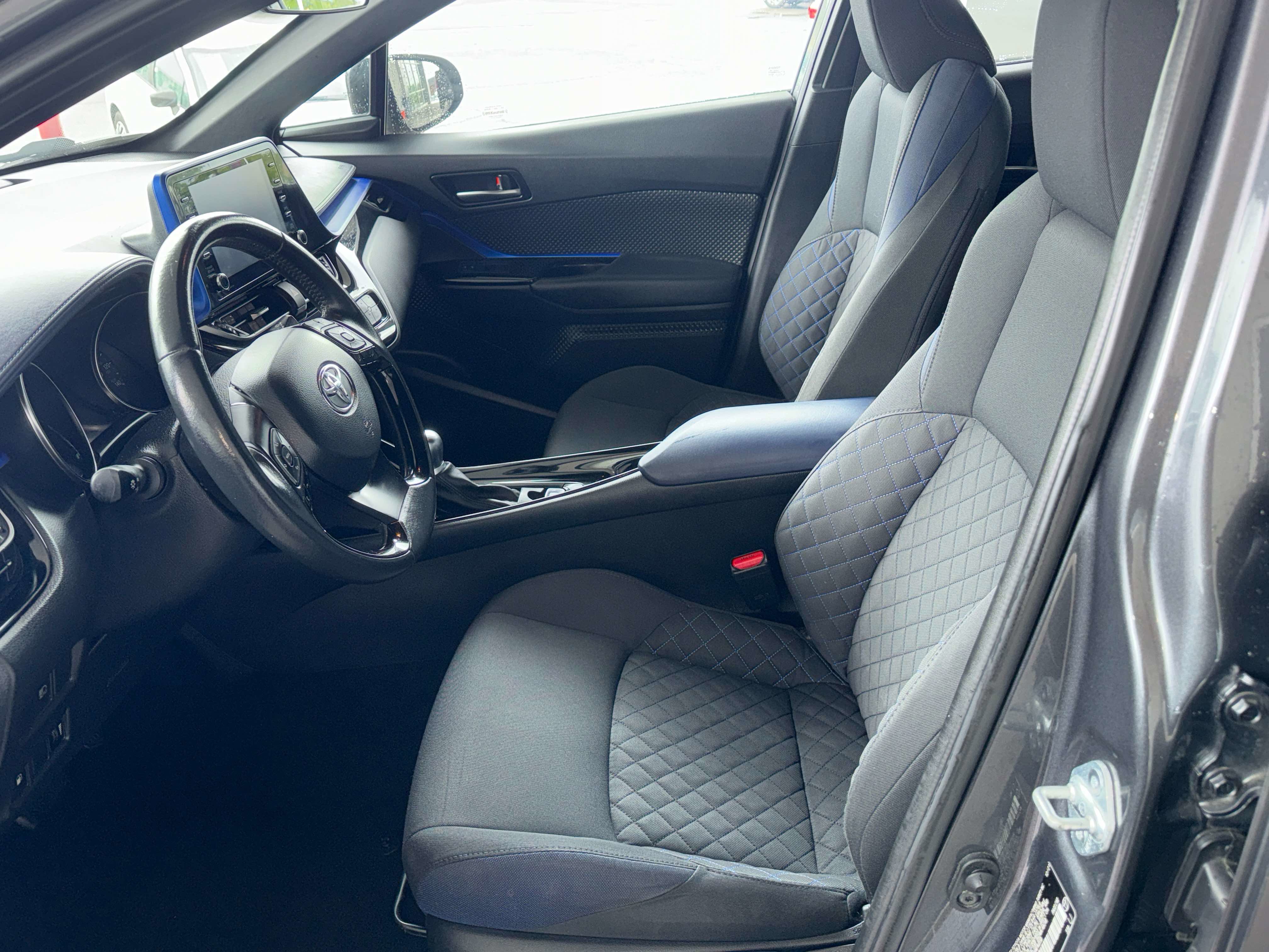 Used 2022 Toyota C-HR XLE FWD image 11