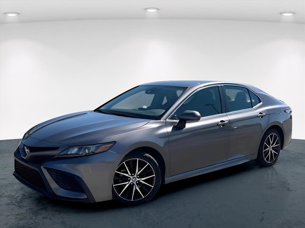 Used 2023 Toyota Camry SE image 2