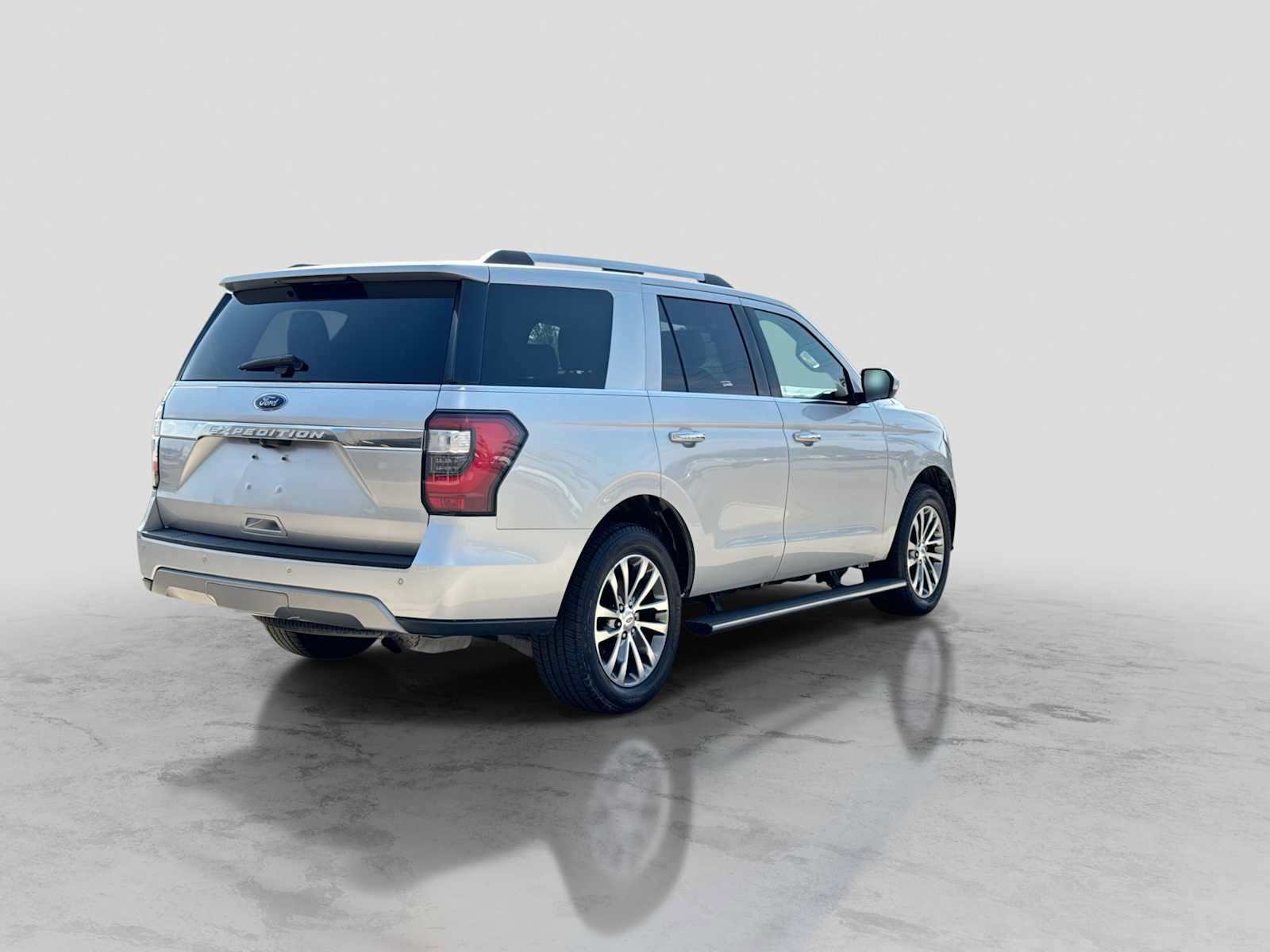 Used 2018 Ford Expedition Limited AWD/4WD image 6