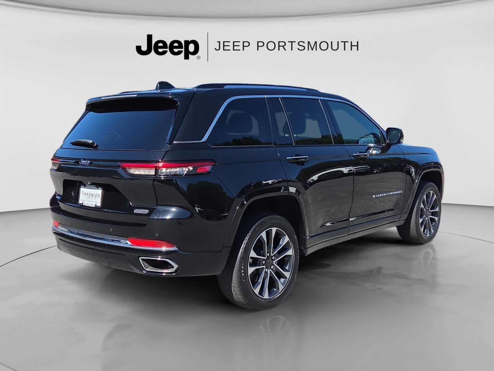 Used 2023 Jeep Grand Cherokee Overland AWD/4WD image 7