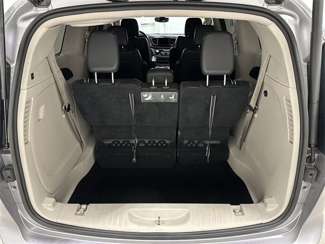 Used 2020 Chrysler Pacifica Touring-L image 25
