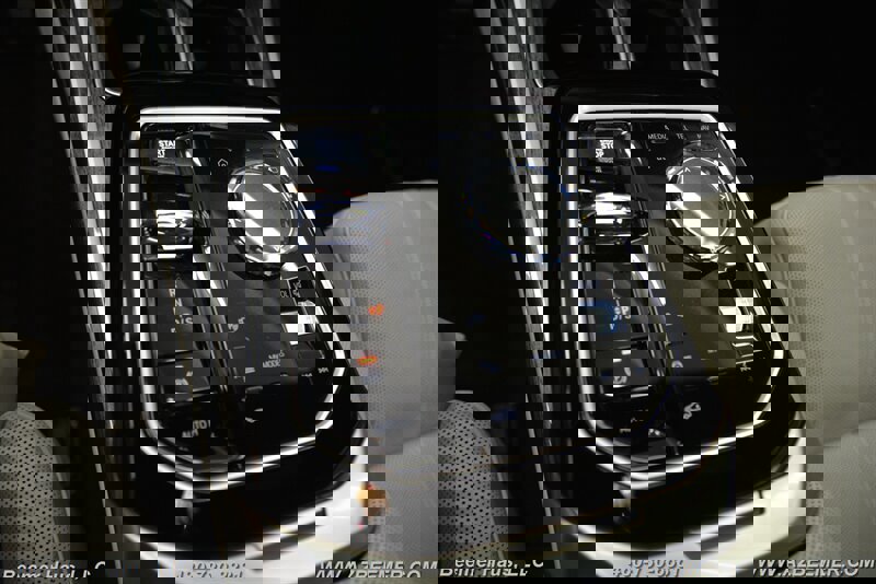 Used 2023 BMW 740i w/ Parking Assistance Package RWD image 37