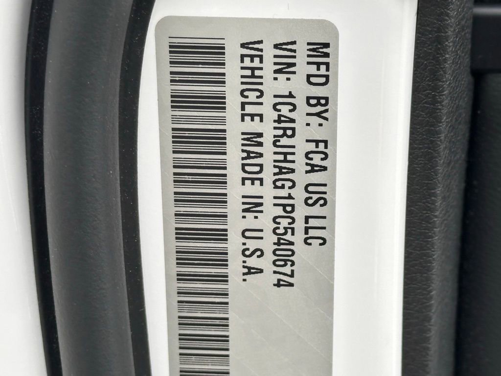 Used 2023 Jeep Grand Cherokee Altitude image 46