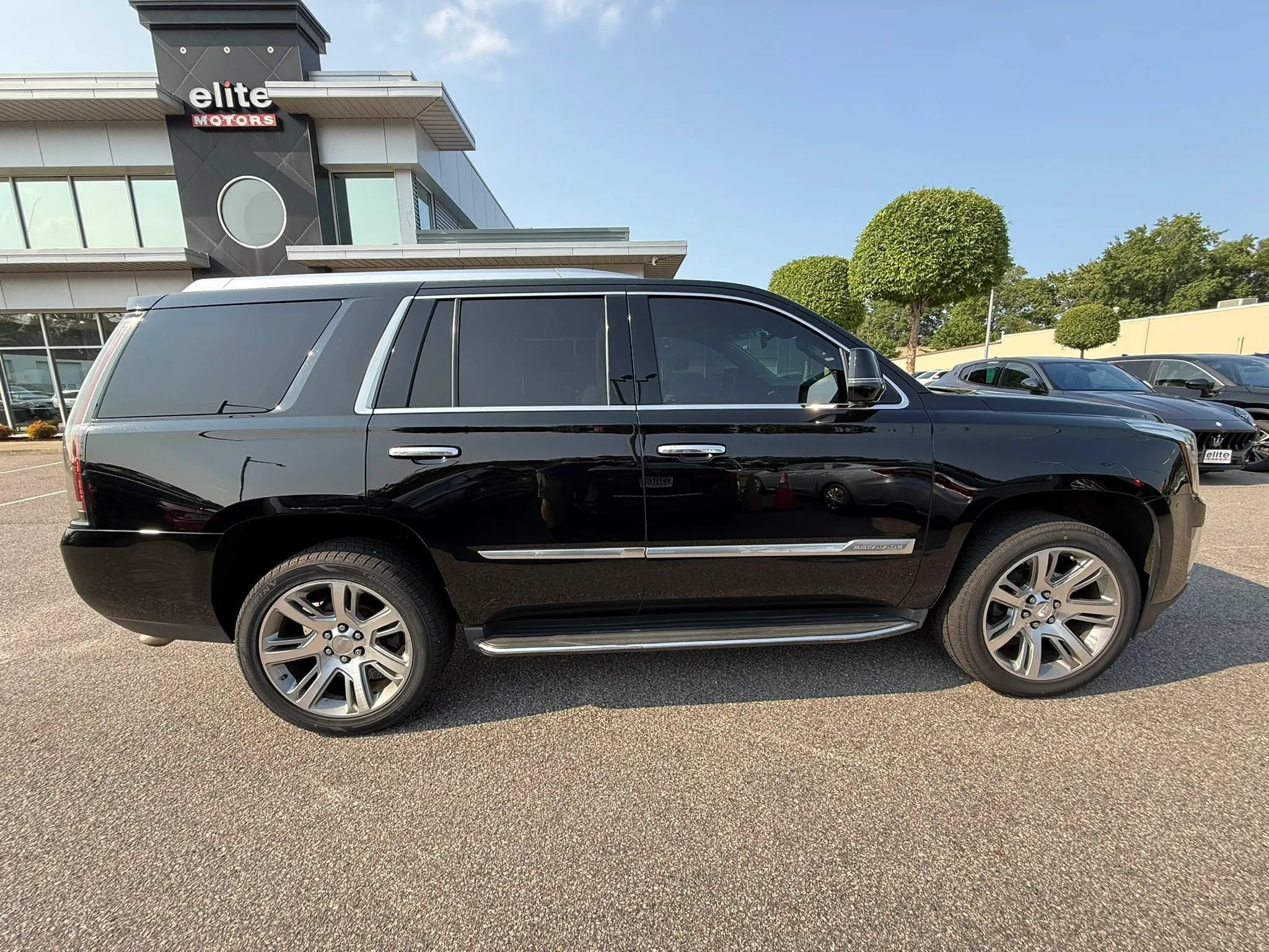 Used 2016 Cadillac Escalade Luxury AWD/4WD image 8