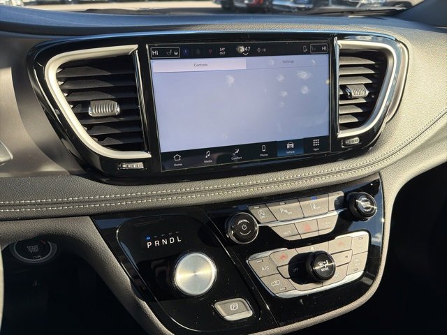 New 2026 Chrysler Pacifica Select image 12