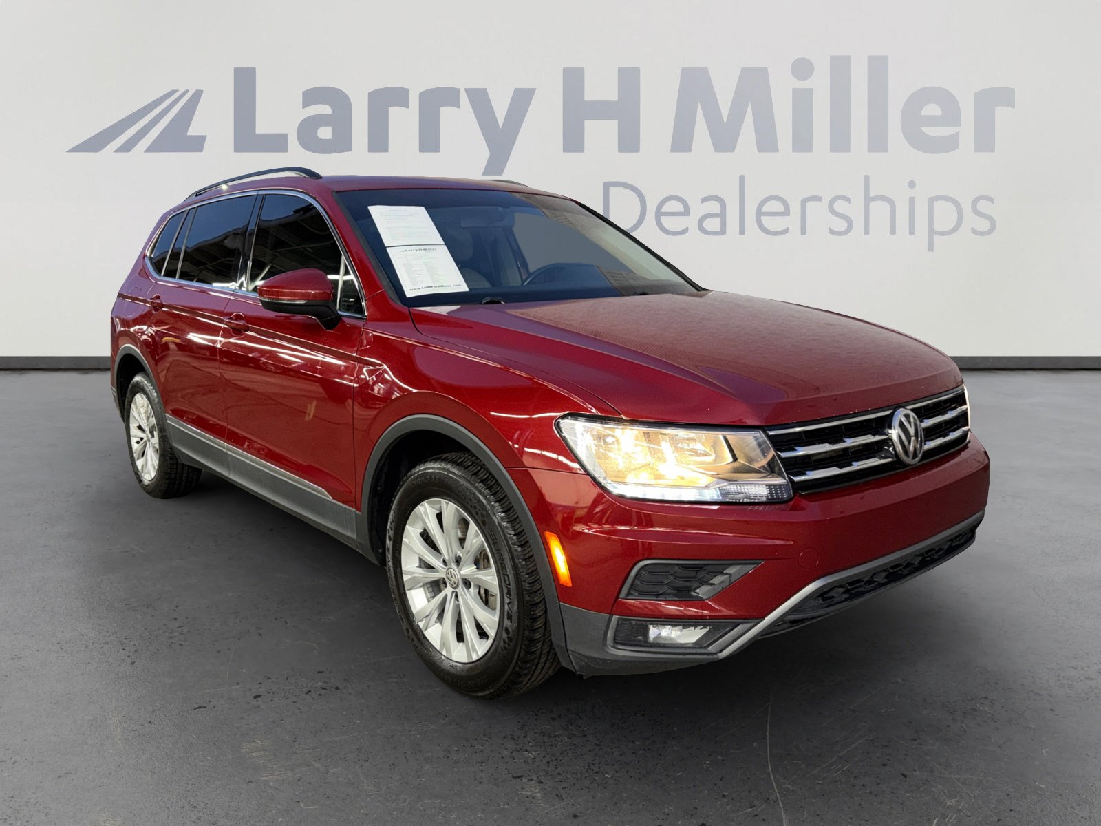 Used 2018 Volkswagen Tiguan SE w/ Panoramic Sunroof Package FWD image 7