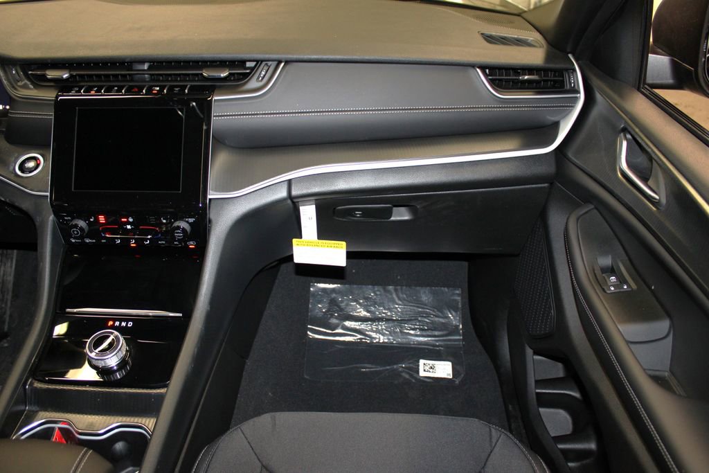 New 2026 Jeep Grand Cherokee Laredo image 30