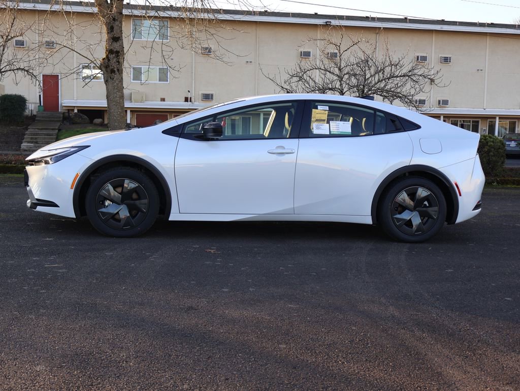 New 2026 Toyota Prius Plug-In Hybrid FWD image 3