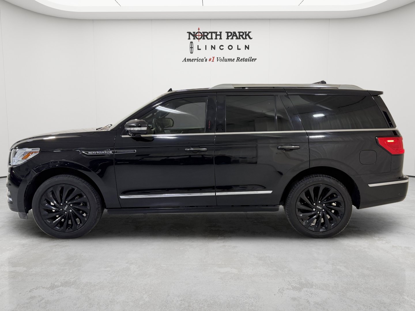 Used 2020 Lincoln Navigator Reserve w/ Equipment Group 208A Reserve AWD/4WD image 2