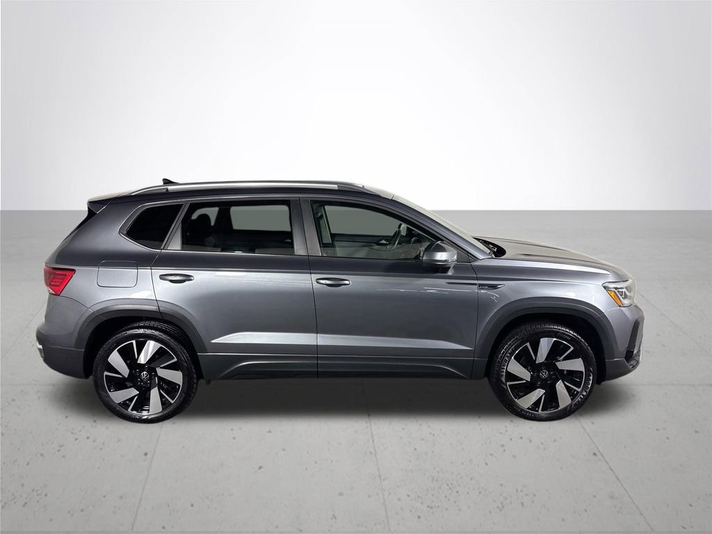 Certified 2023 Volkswagen Taos SEL image 5