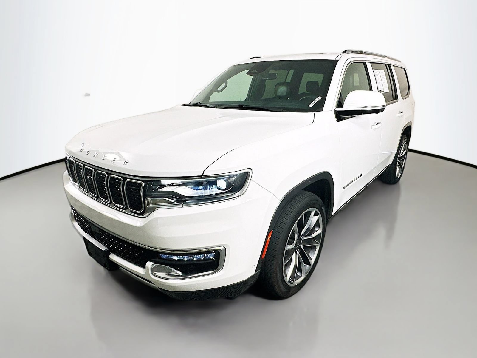 Used 2022 Jeep Wagoneer Series III w/ Premium Group I AWD/4WD image 3