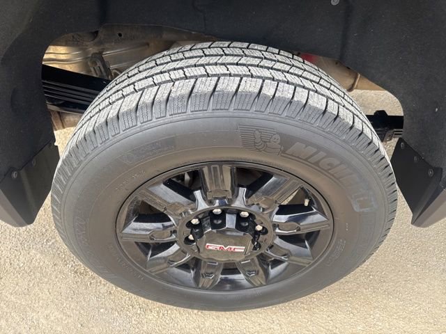 Used 2024 GMC Sierra 2500 AT4 w/ AT4 Premium Plus Package image 18
