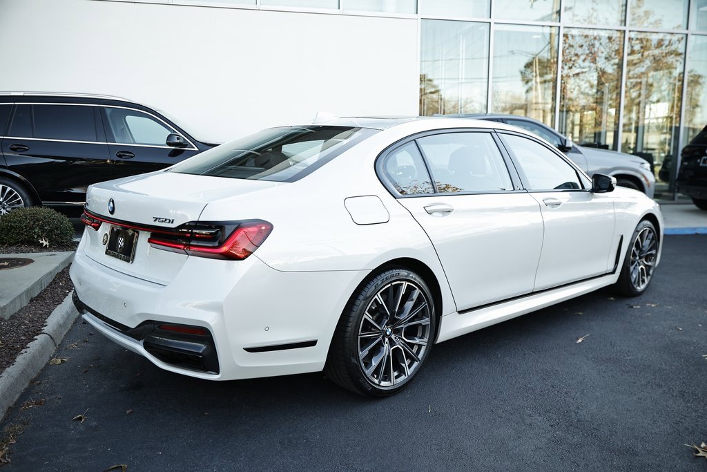 Used 2022 BMW 750i xDrive w/ Luxury Rear Seating Package image 7
