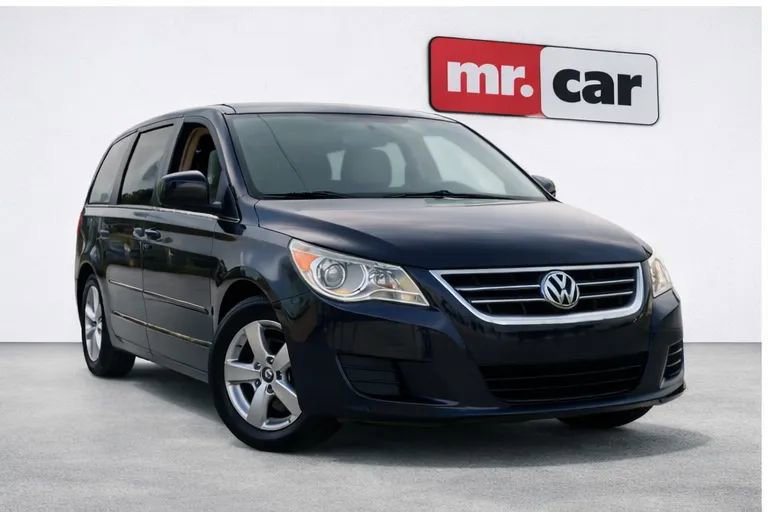 Used 2010 Volkswagen Routan SEL image 1