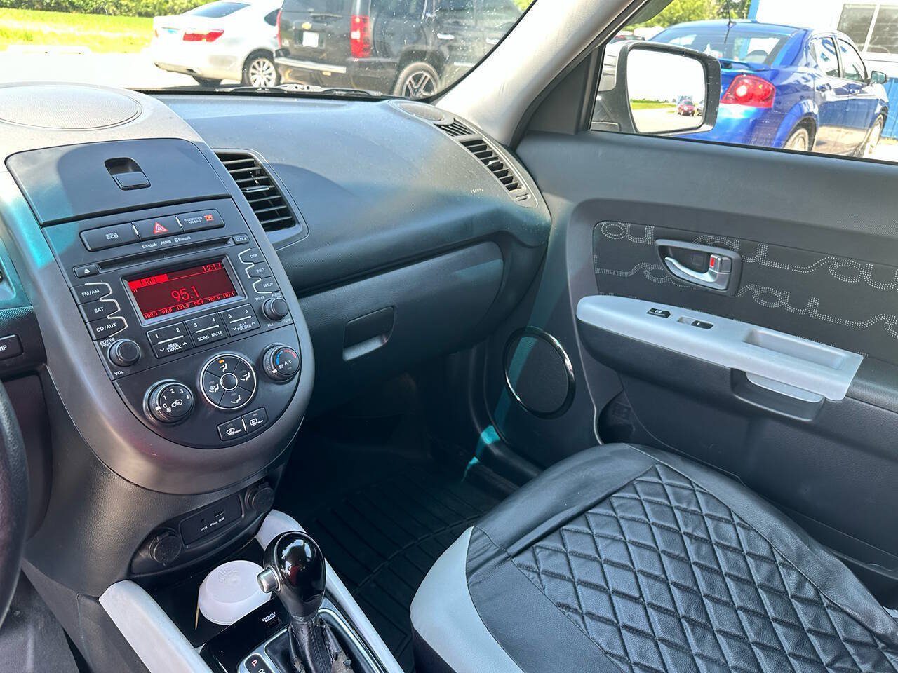 Used 2012 Kia Soul + FWD image 12
