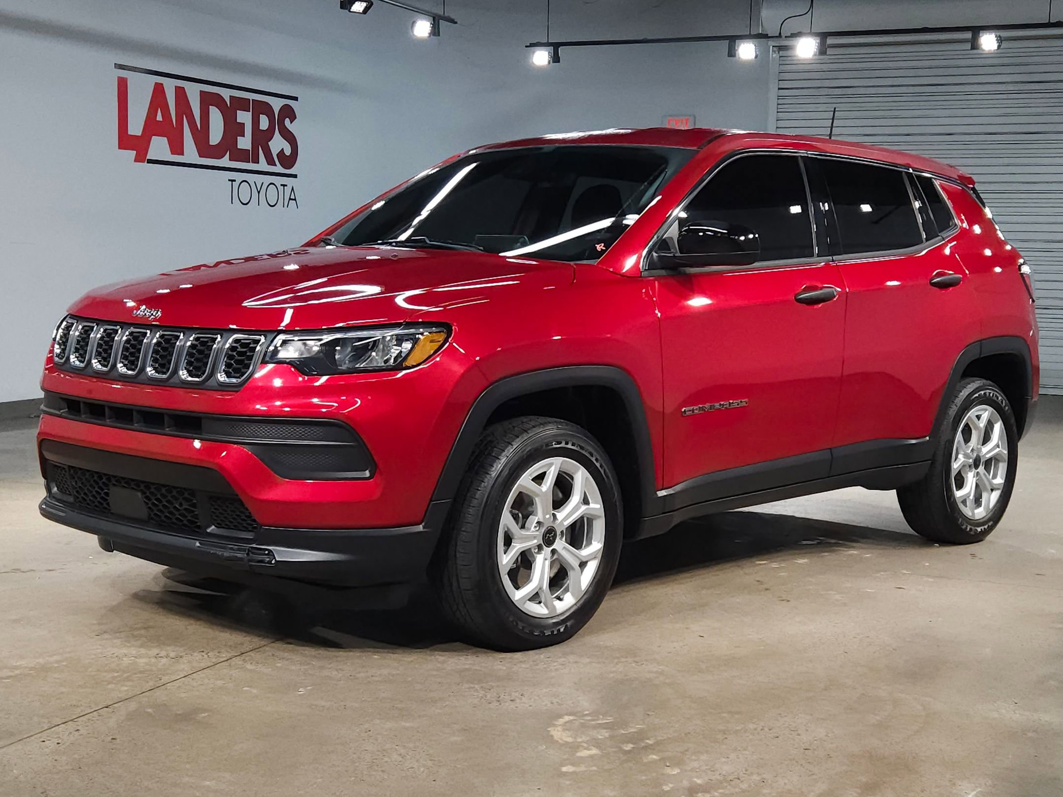 Used 2025 Jeep Compass Sport image 3