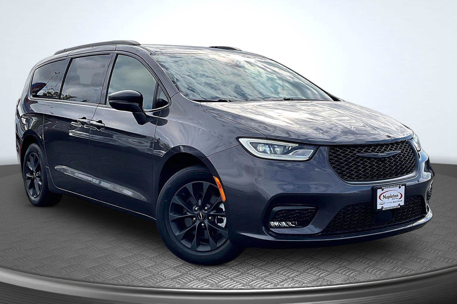 Used 2021 Chrysler Pacifica Touring-L w/ S Appearance Package FWD image 12
