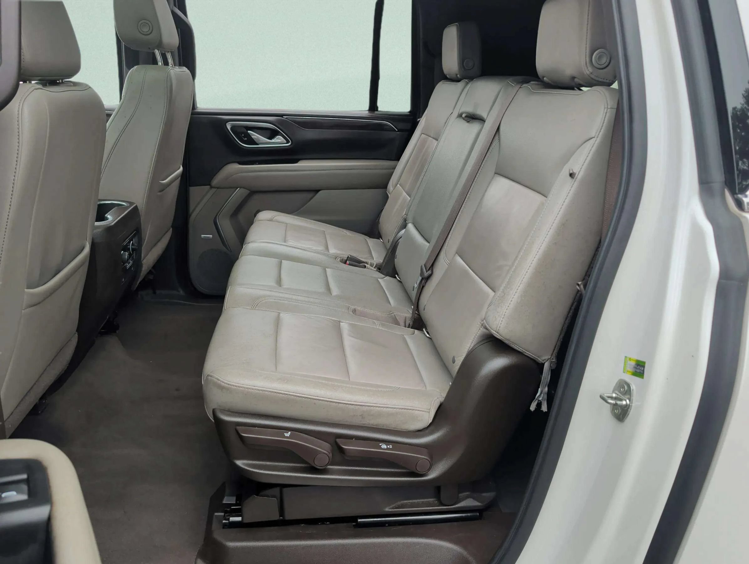 Used 2021 Chevrolet Suburban LT RWD image 31
