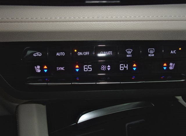 Used 2023 Buick Envision Avenir image 27