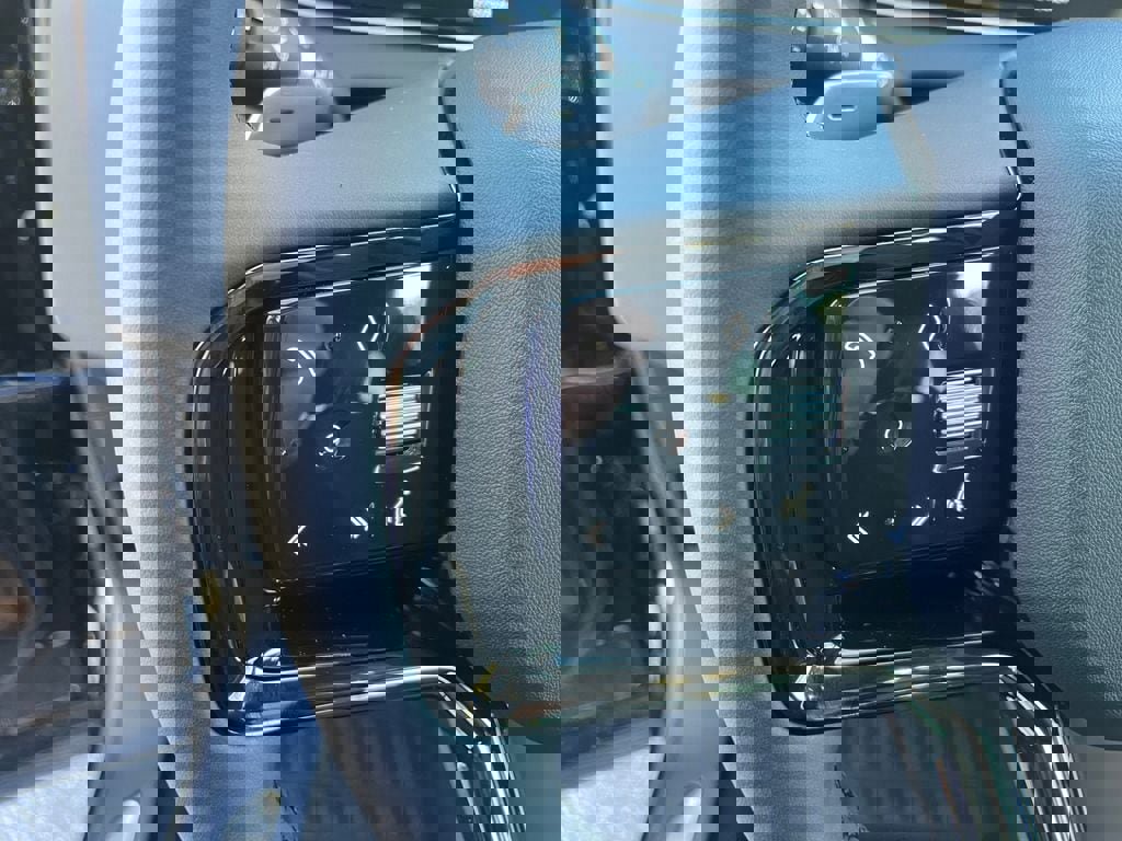 New 2024 Land Rover Range Rover Evoque Dynamic SE image 11