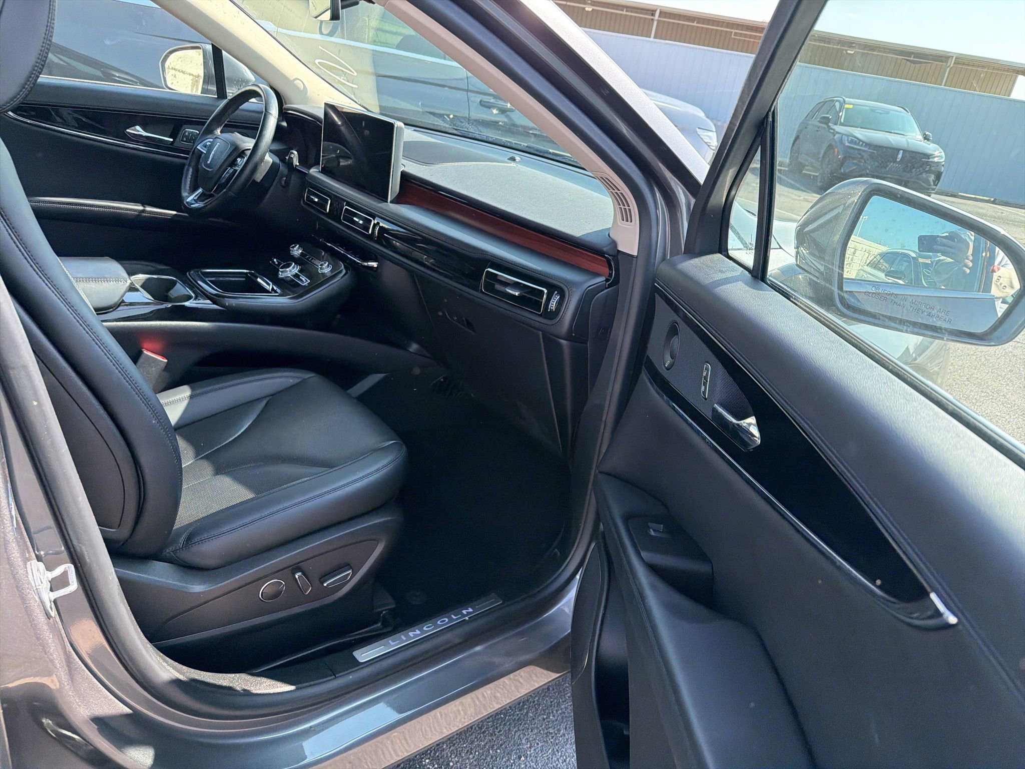 Used 2023 Lincoln Nautilus Reserve w/ Luxury Package image 6