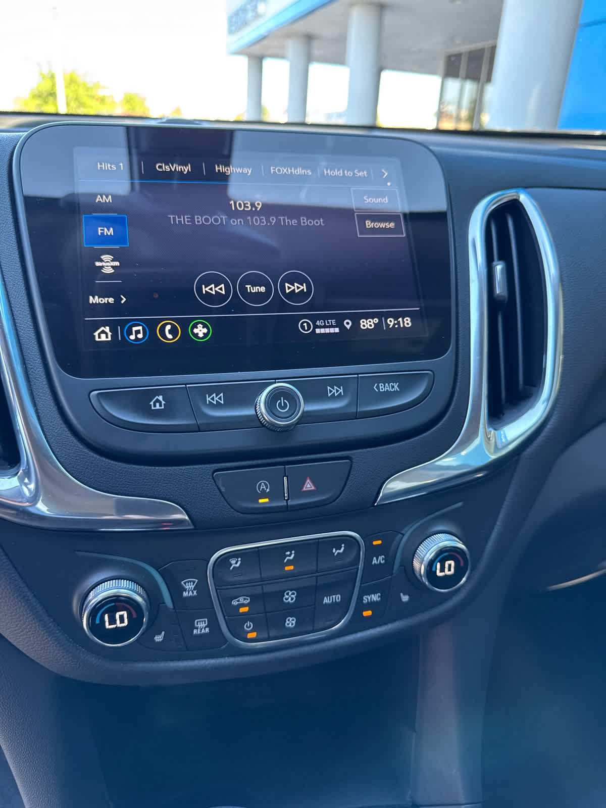 Used 2024 Chevrolet Equinox LT FWD image 16