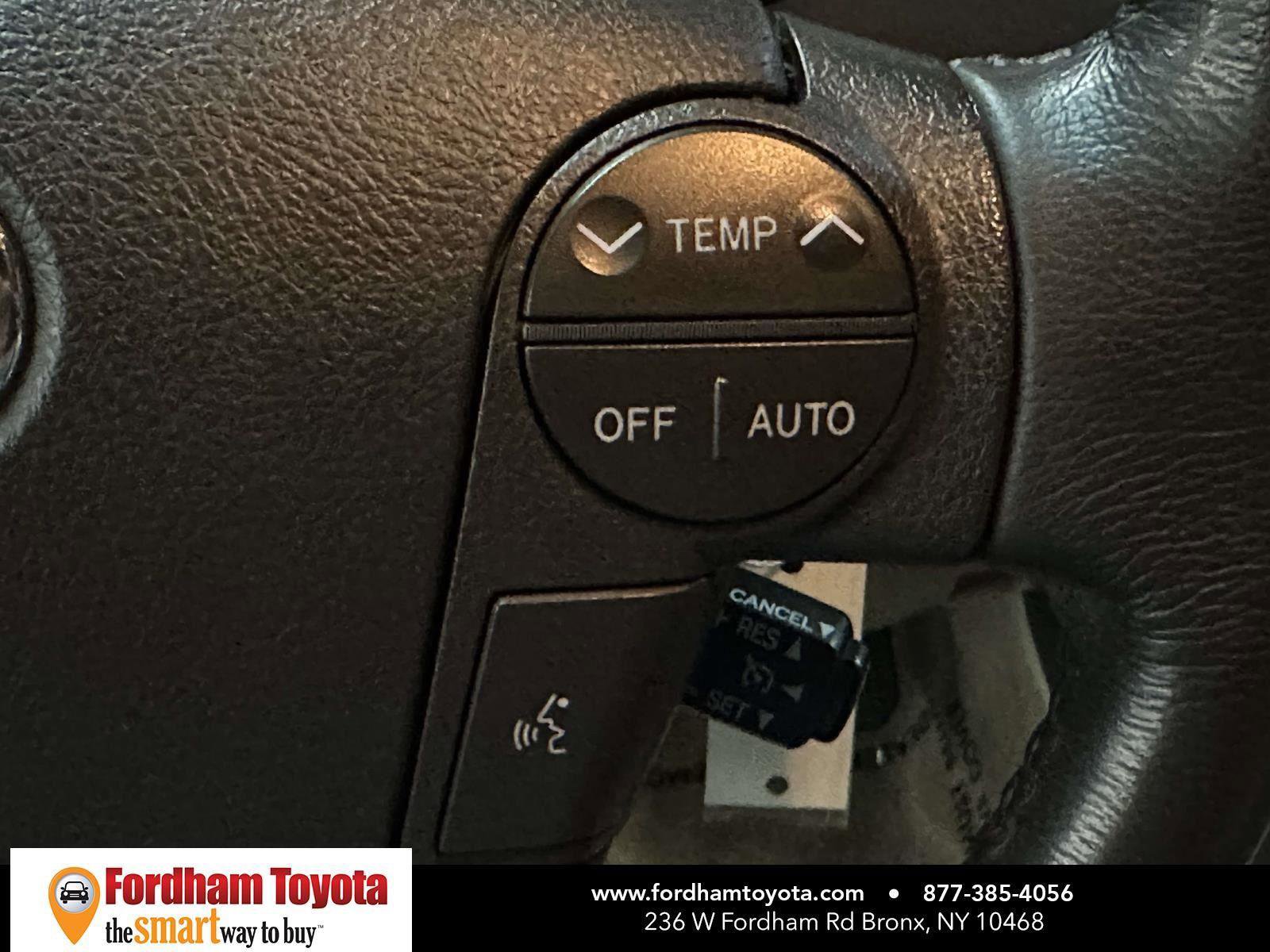 Used 2011 Toyota Sequoia Limited AWD/4WD image 32