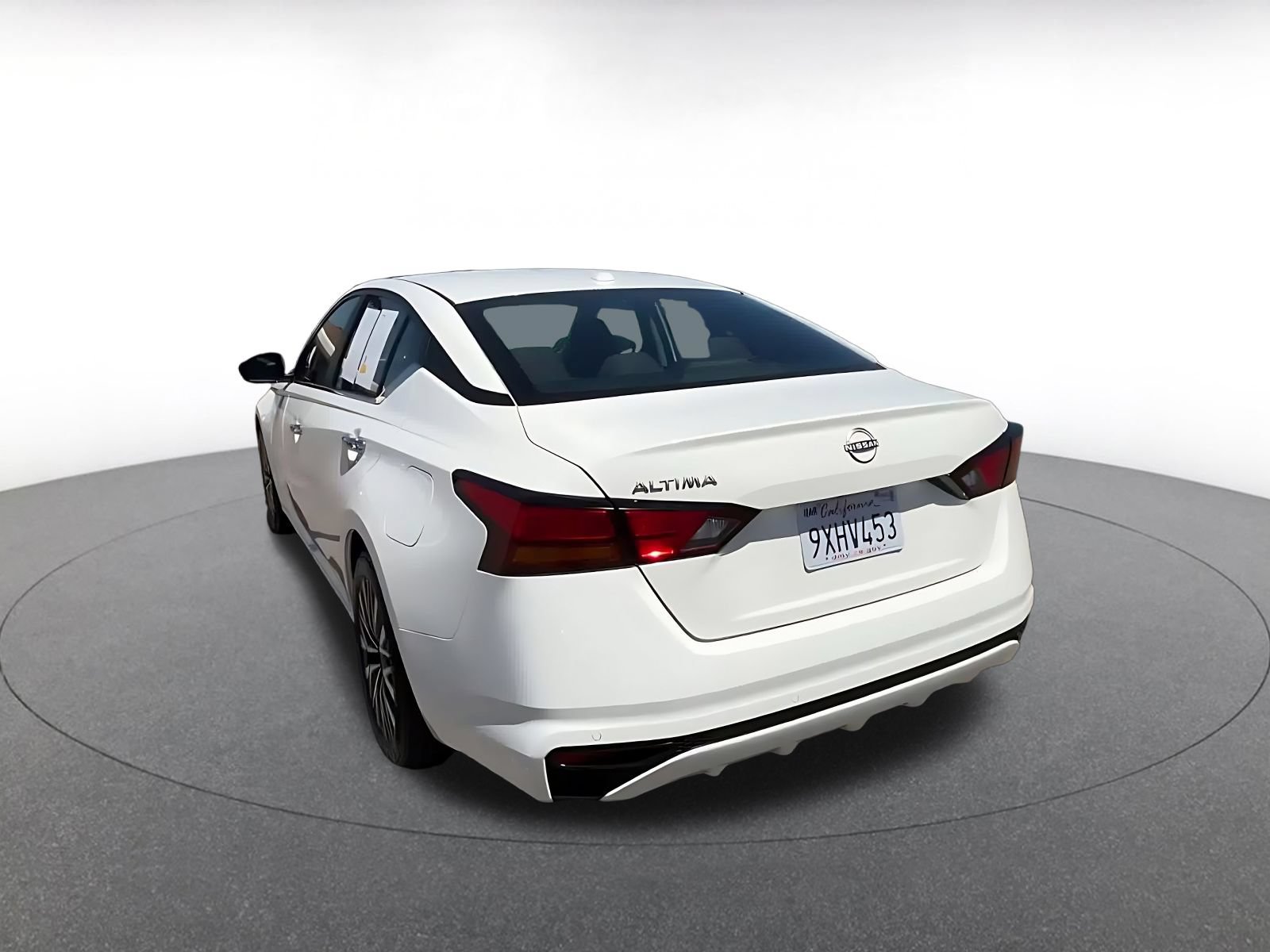 Used 2025 Nissan Altima 2.5 SV FWD image 11