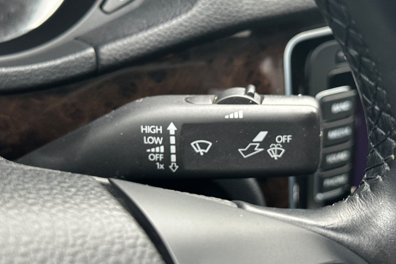 Used 2014 Volkswagen Passat TDI SEL Premium FWD image 16