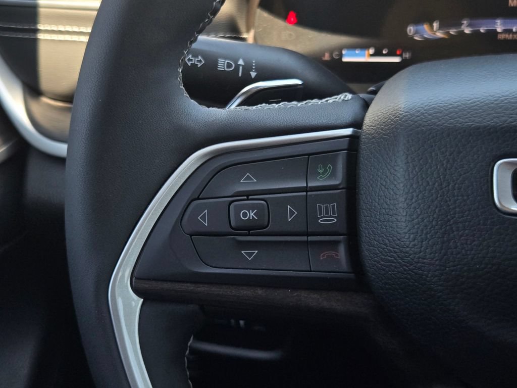 Used 2023 Jeep Grand Cherokee Limited w/ Luxury Tech Group II RWD image 19