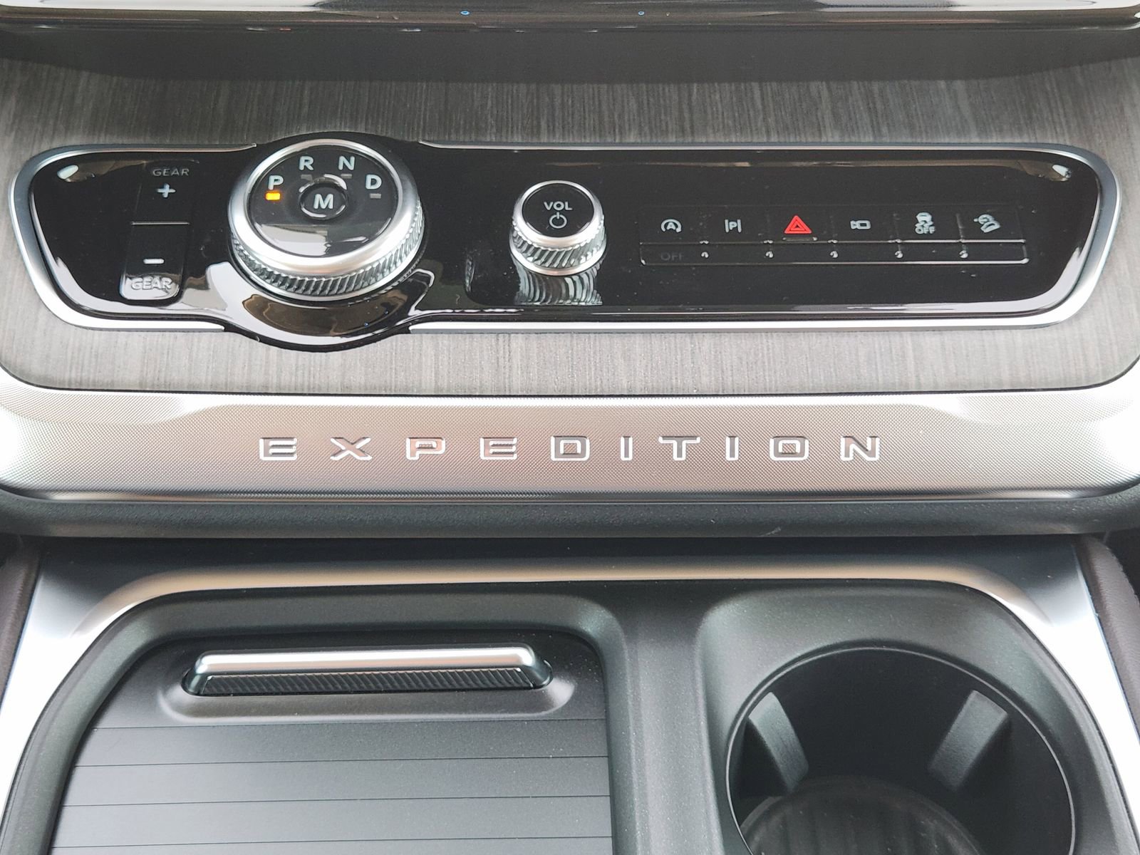 New 2025 Ford Expedition Platinum w/ Platinum Ultimate Package image 16