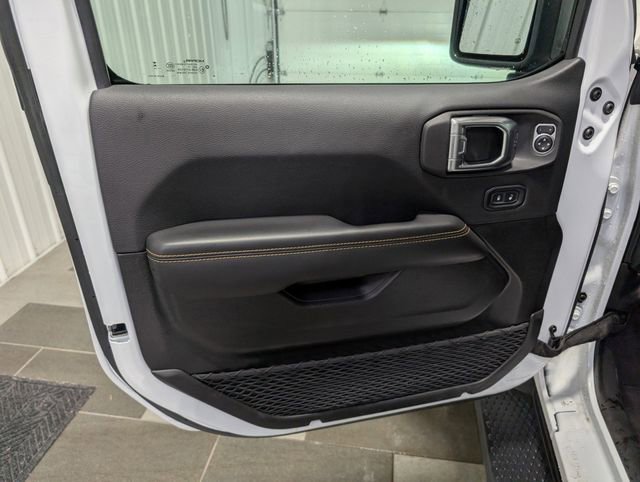 Used 2025 Jeep Wrangler Unlimited Sahara AWD/4WD image 11