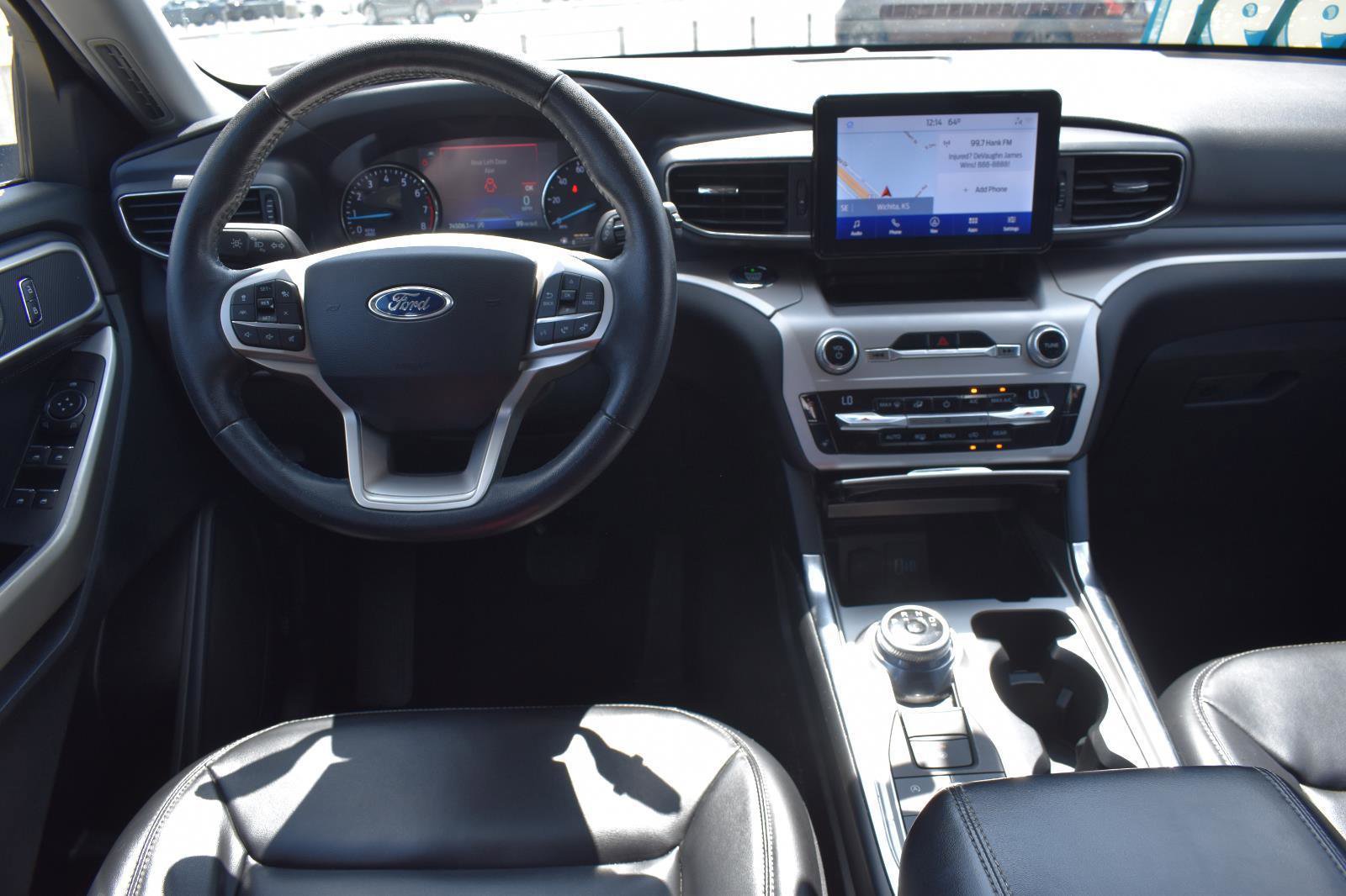 Used 2021 Ford Explorer XLT w/ Equipment Group 202A AWD/4WD image 18