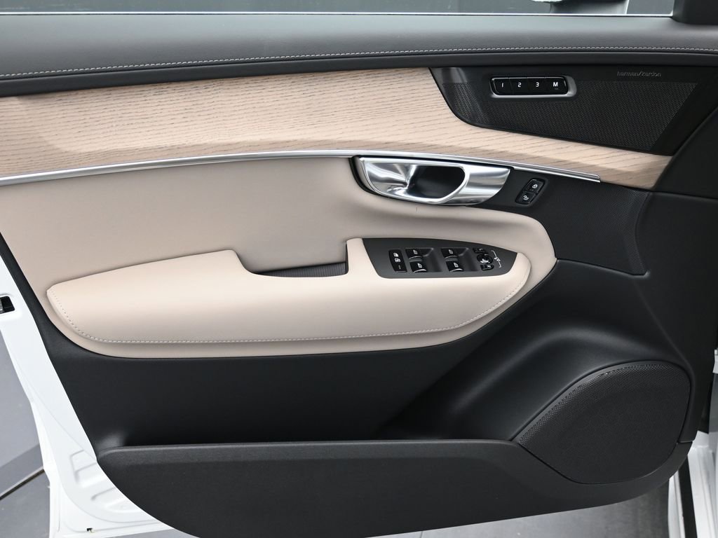 New 2026 Volvo XC90 B6 Plus w/ Protection Package Premier image 5