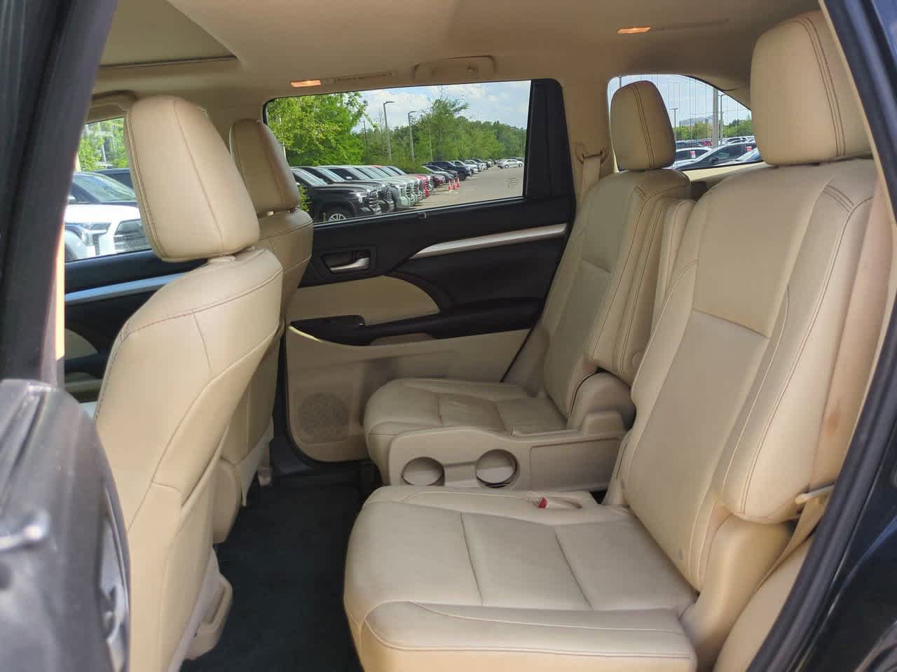 Certified 2016 Toyota Highlander XLE FWD image 14