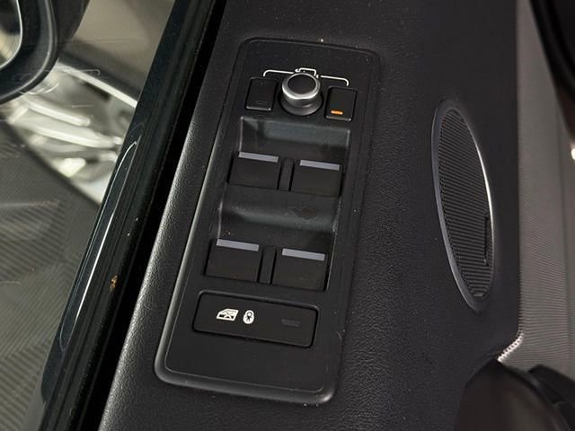 Used 2016 Land Rover Range Rover Sport SE image 27